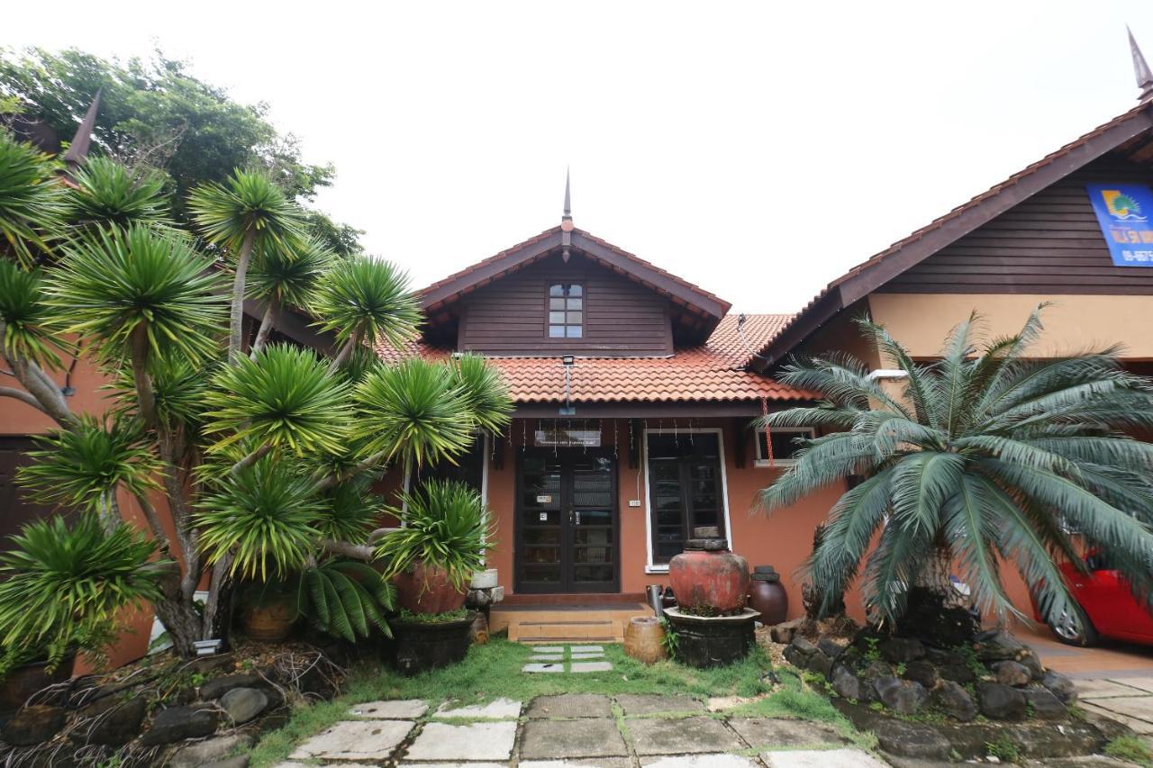 Oyo 89523 Villa Sri Mayang Куала Теренгану Екстериор снимка