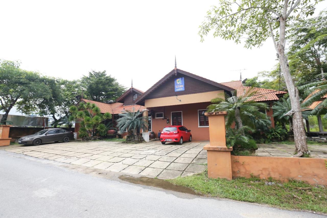 Oyo 89523 Villa Sri Mayang Куала Теренгану Екстериор снимка